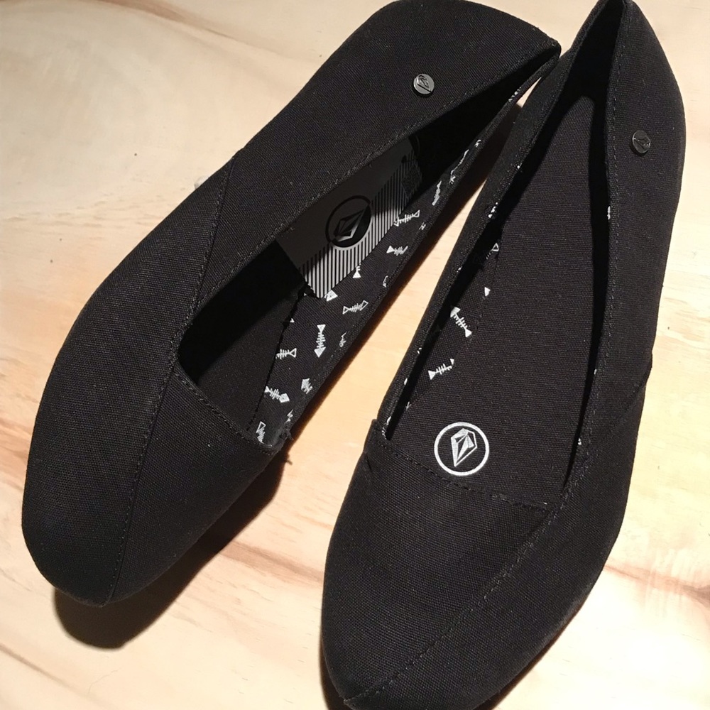 VOLCOM WOMENS FLATS